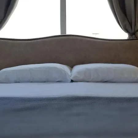 Penthouse Universal * פאפוס